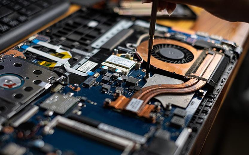 Is your computer freezing, crashing, or making weird noises? Spot these 5 red flags early and have computer repairs plan before damage!